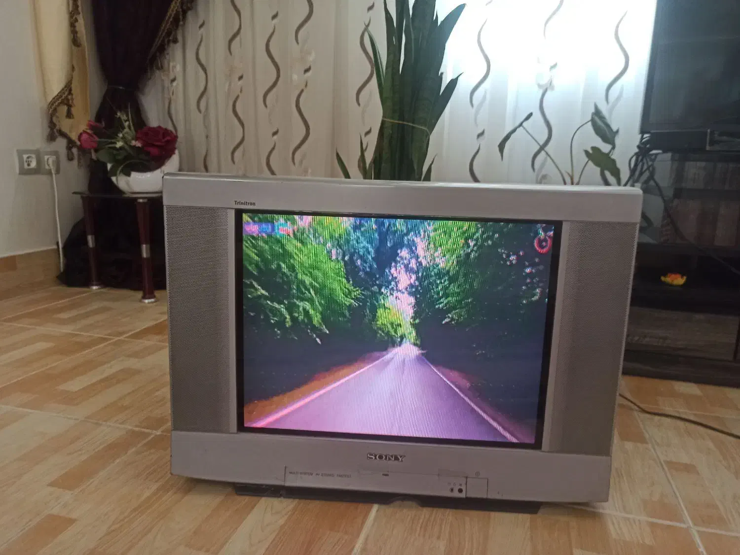 تلویزیون سونی 21 اینچ با دیجیتال|تلویزیون و پروژکتور|الوند, |دیوار