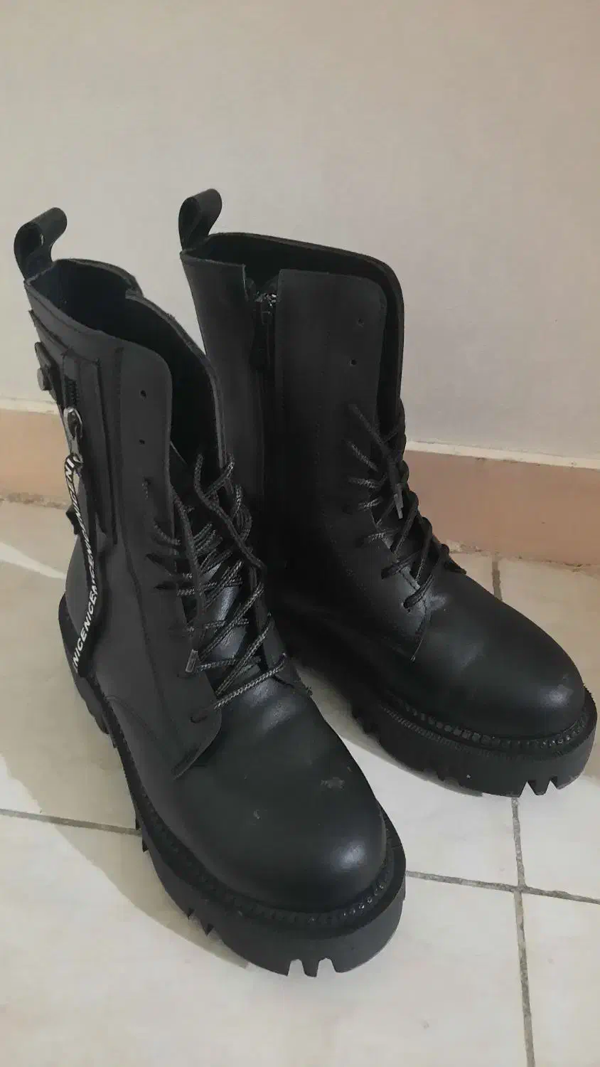 نیم بوت|کیف، کفش، کمربند|ری, جوانمرد قصاب|دیوار