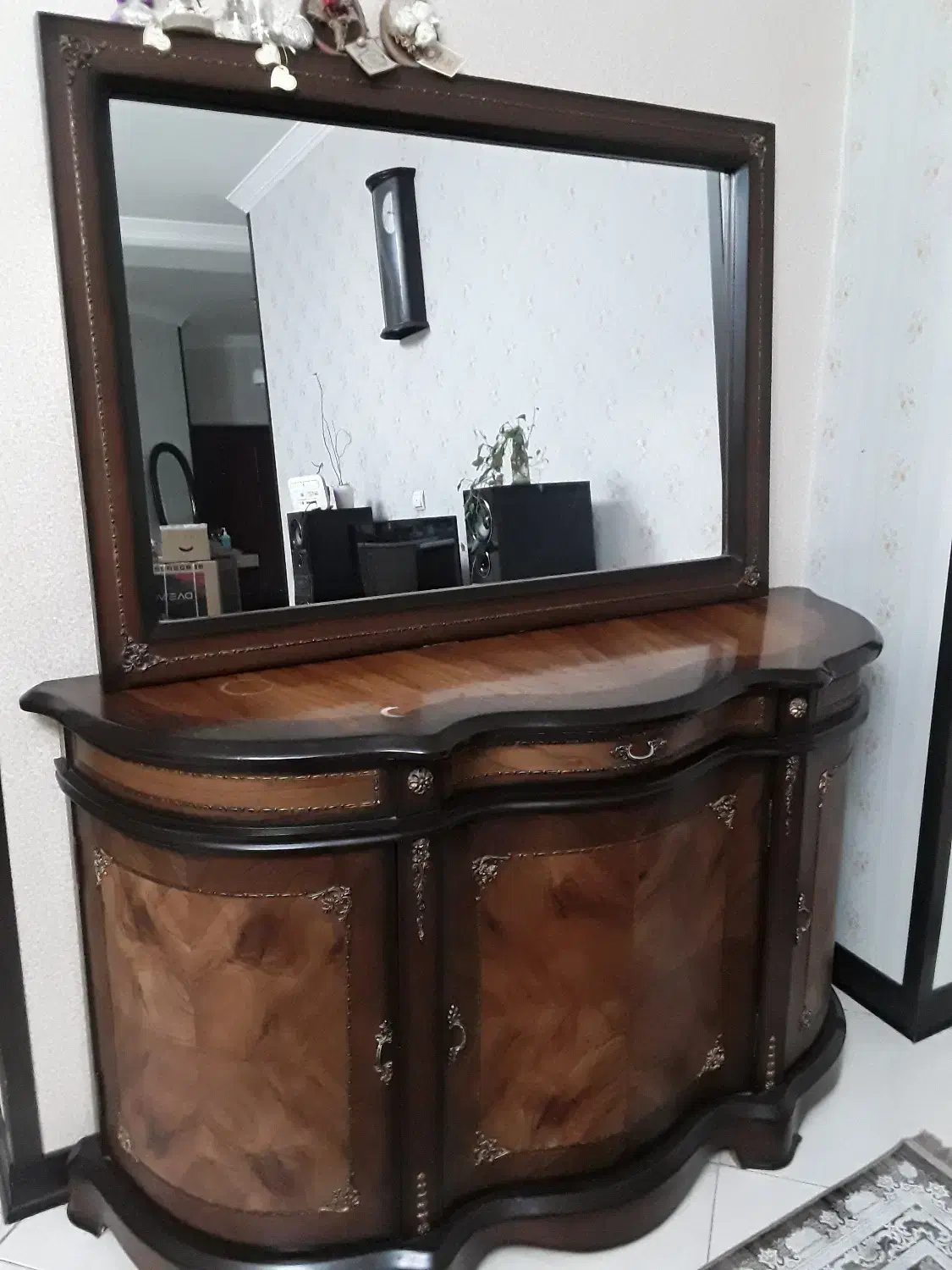 کنسول چوبی سالم با آینه|بوفه، ویترین، کنسول|تهران, شهرک ولیعصر جنوبی|دیوار