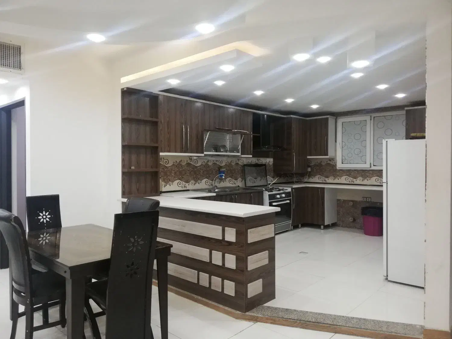 اجاره اپارتمان مبله منزل سویت خانه سوئیت خونه مبله|اجارهٔ کوتاه‌مدت آپارتمان و سوئیت|شیراز, حافظیه|دیوار