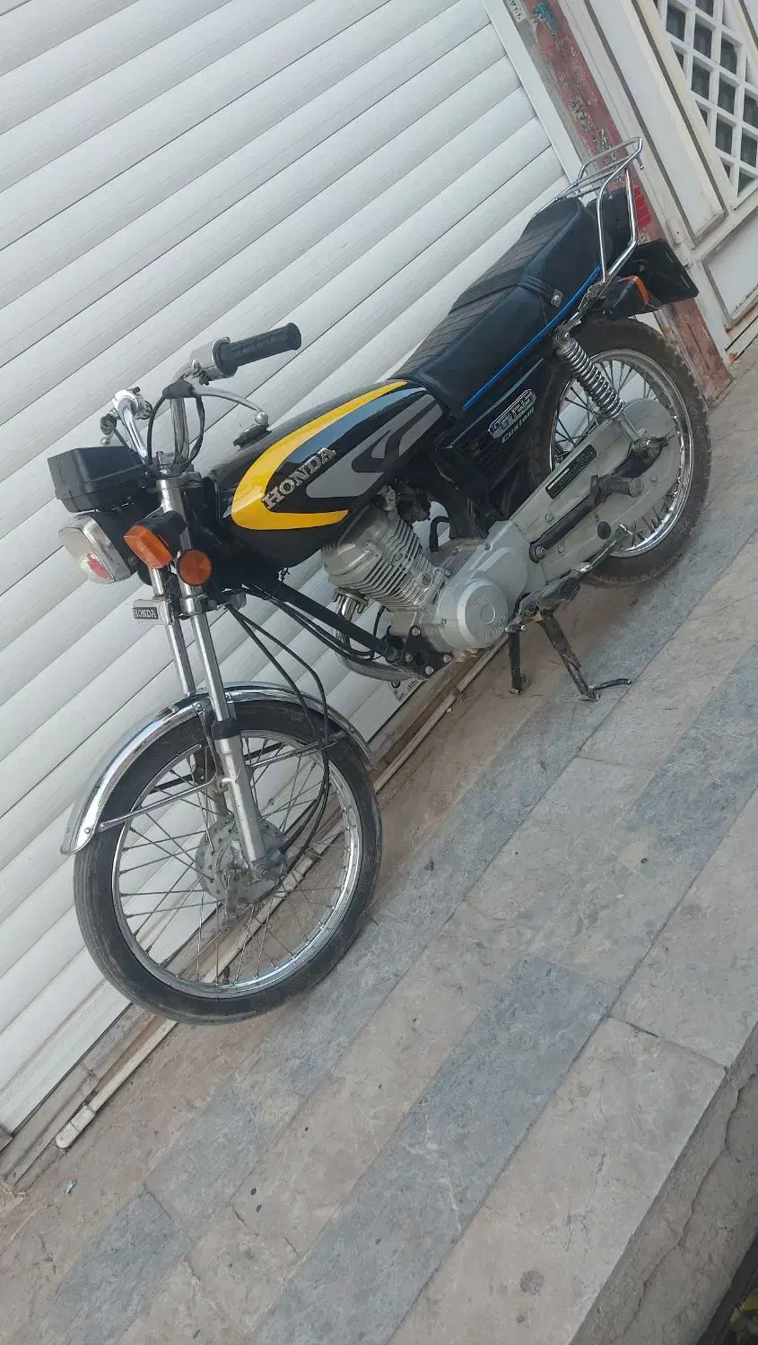 هندا۸۴کبیرپلاک ملی مدارک کامل|موتورسیکلت|قم, قلعه کامکار|دیوار