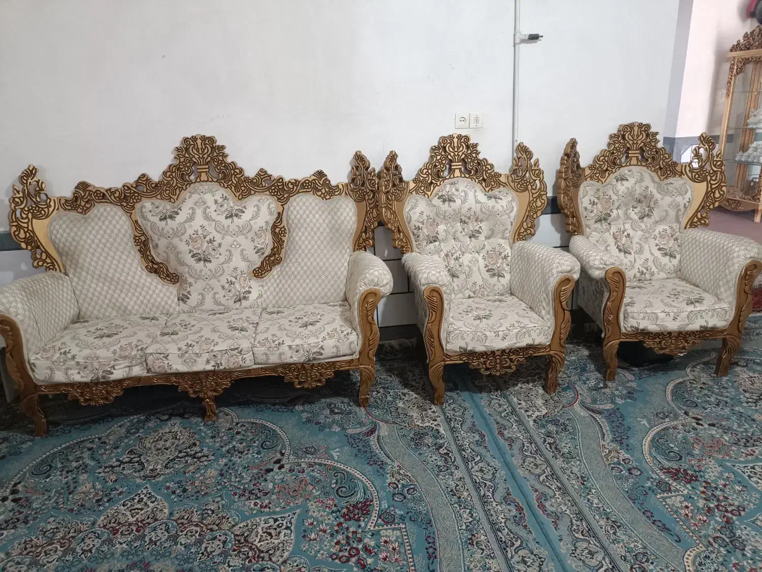 مبل7نفره سلطنتی|مبلمان خانگی و میز عسلی|کوه چنار, |دیوار