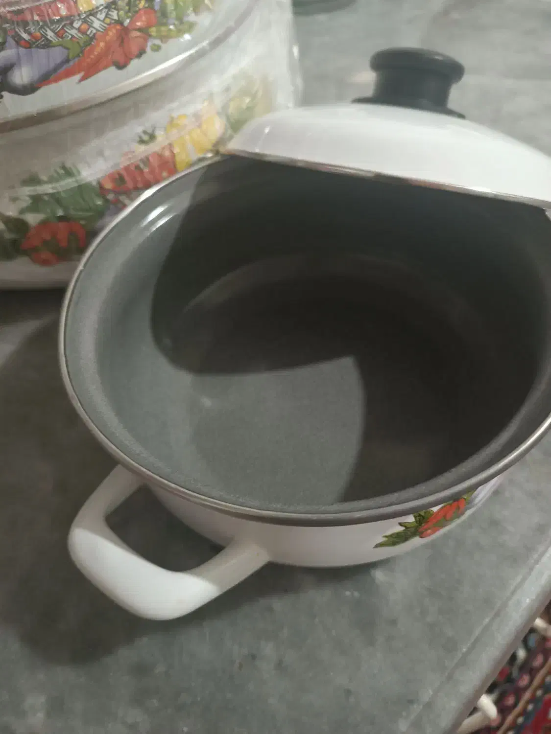 قابلمه جینگو|ظروف پخت‌وپز|ارومیه, |دیوار