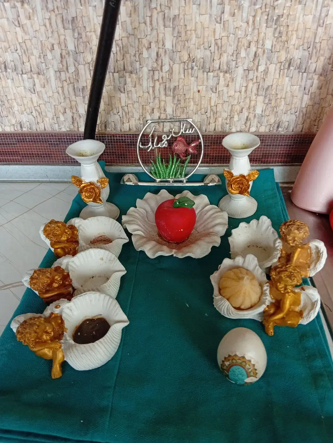 هفت سین فرشته|کلکسیون اشیاء عتیقه|قدس, شهر‌قدس|دیوار