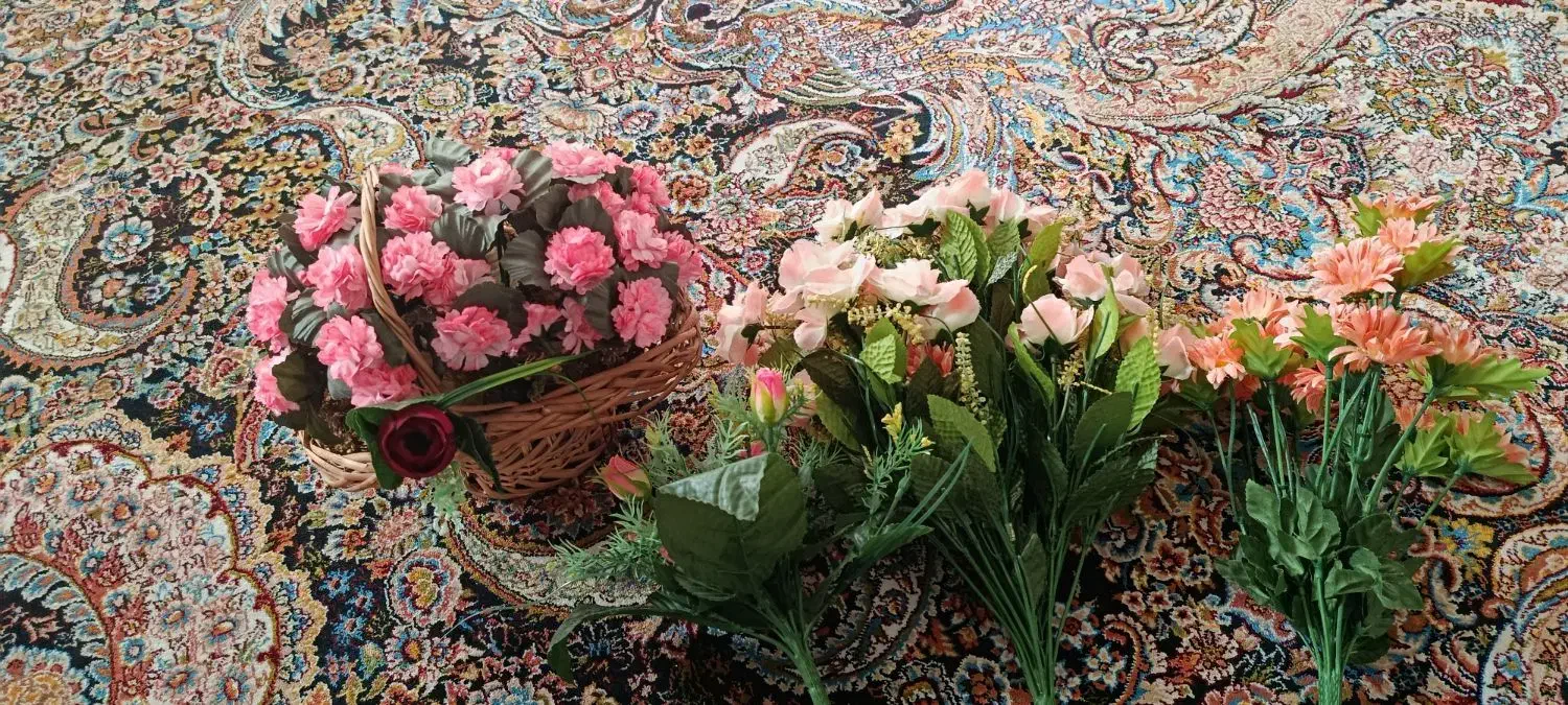 تعدادی گل|گل مصنوعی|بروجرد, |دیوار