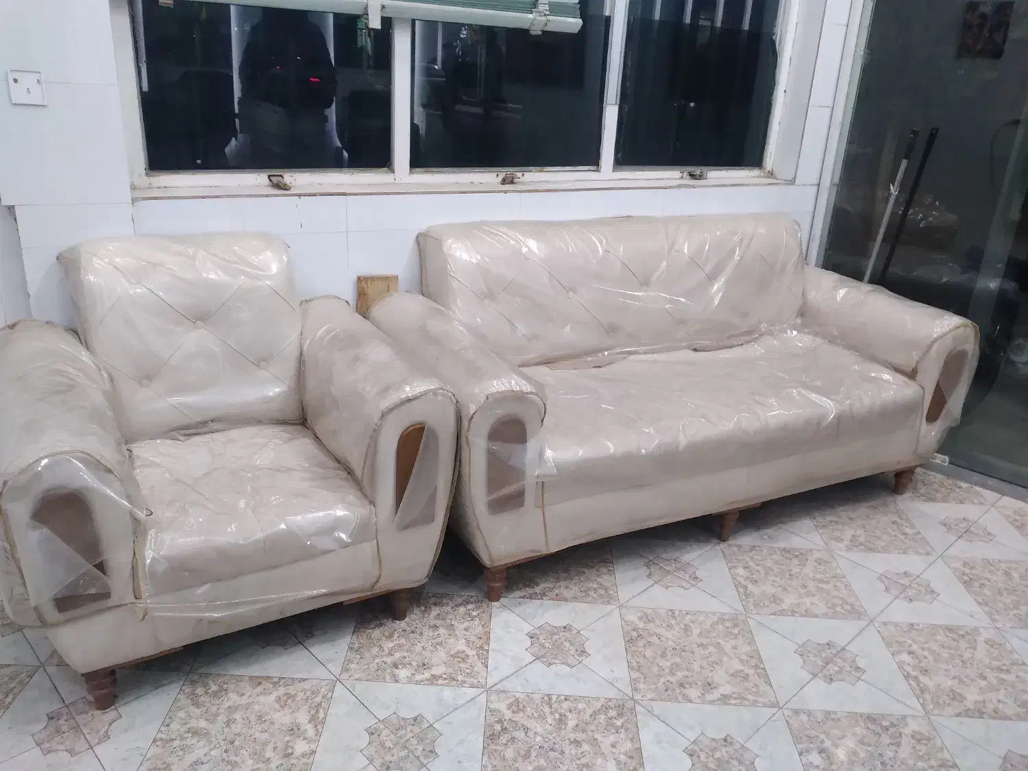 دکوراسیون ارایشگاه|آرایشگاه و سالنهای زیبایی|نیشابور, خط کاشمر|دیوار