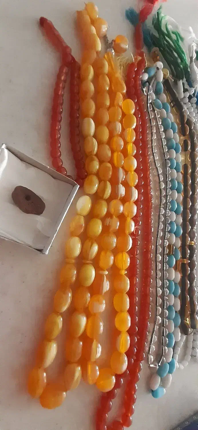 ۱۷ عدد تسبیح ویک مهره قدیمی باقیمت پایین|بدلیجات|شاهین‌شهر, عطار|دیوار