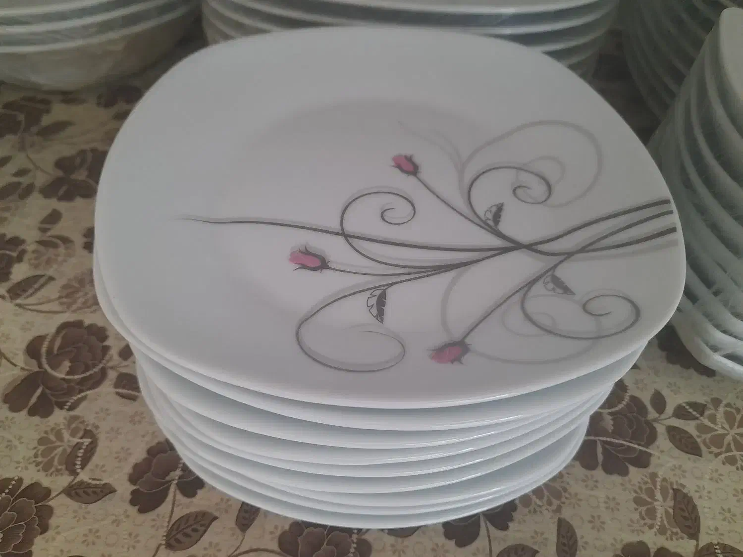 ظروف چینی۱۸نفره سالم بدون استفاده|ظروف سرو و پذیرایی|سنندج, |دیوار