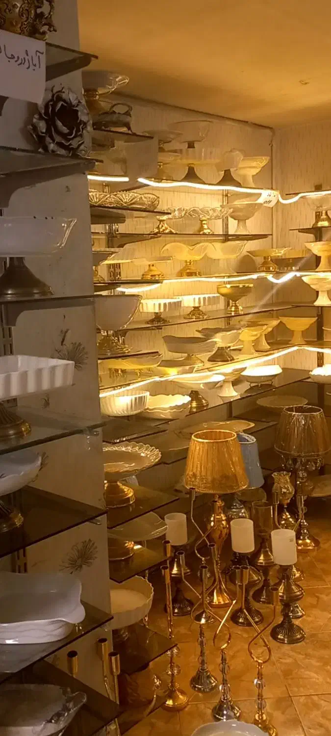 قفسه شیشه ای|فروشگاه و مغازه|الیگودرز, |دیوار