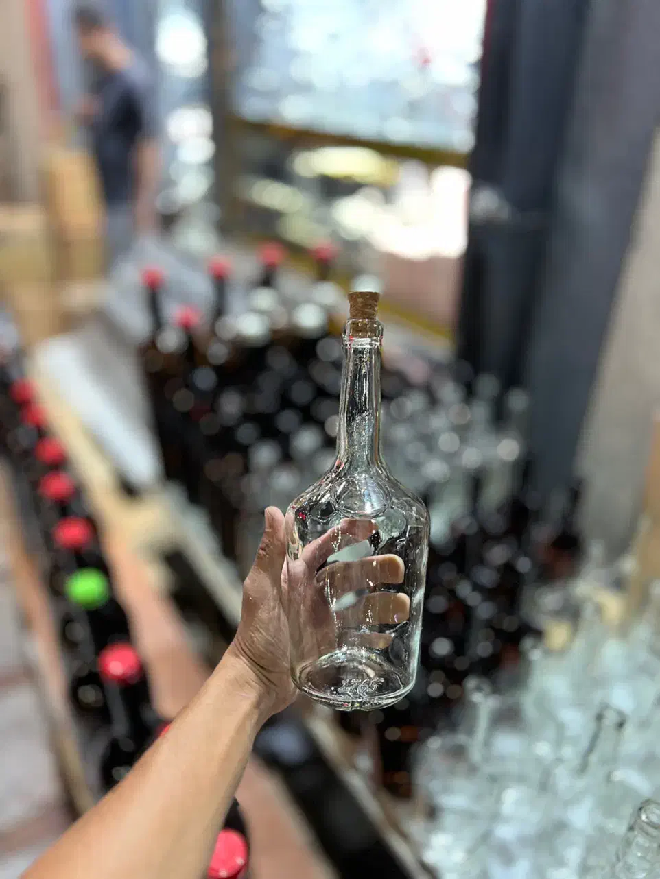 بطری‌شیشه‌ای‌هنسی‌سفید|ظروف نگهدارنده، پلاستیکی، یک‌بارمصرف|کرج, باغ سیب|دیوار