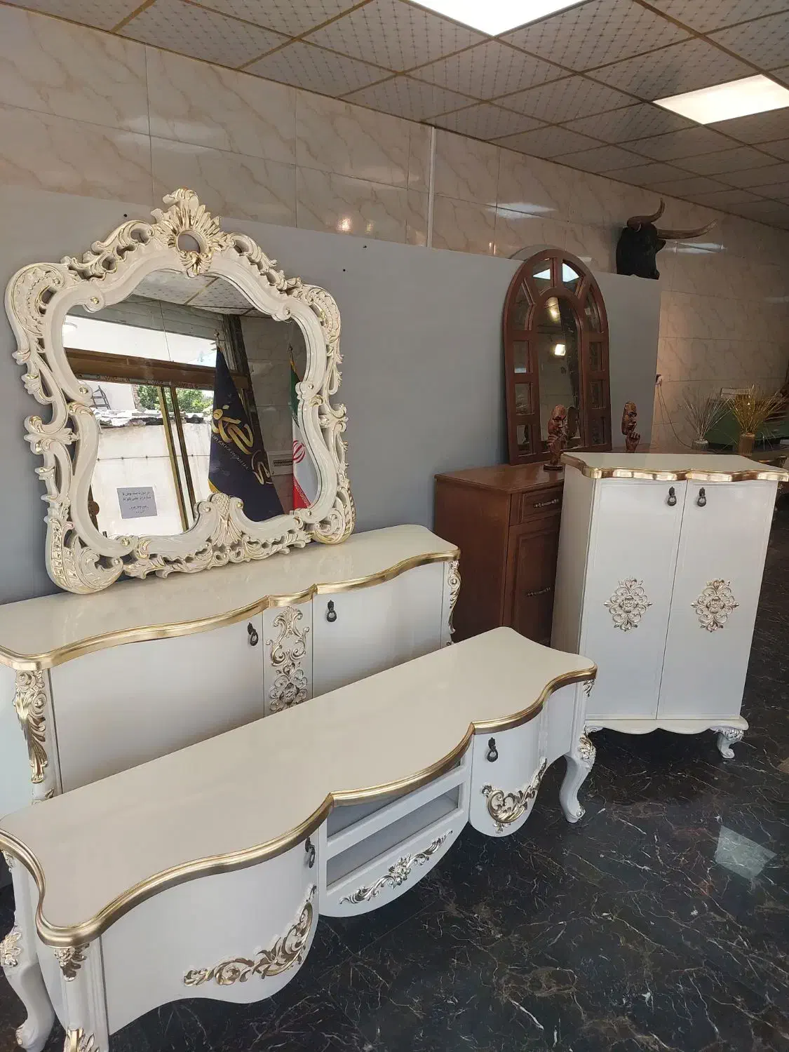 آینه و کنسول سلطان|بوفه، ویترین، کنسول|تهران, شهید رجایی|دیوار