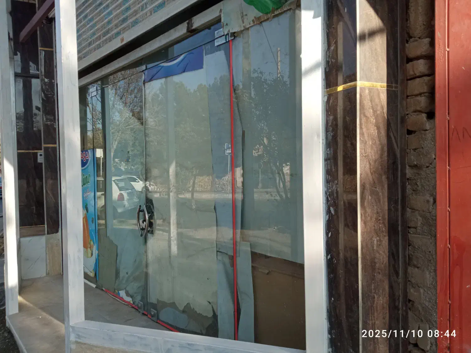 شیشه سکوریت مغازه با قفل یراق کامل|مصالح و تجهیزات ساختمان|سبزوار, قصبه غربی|دیوار