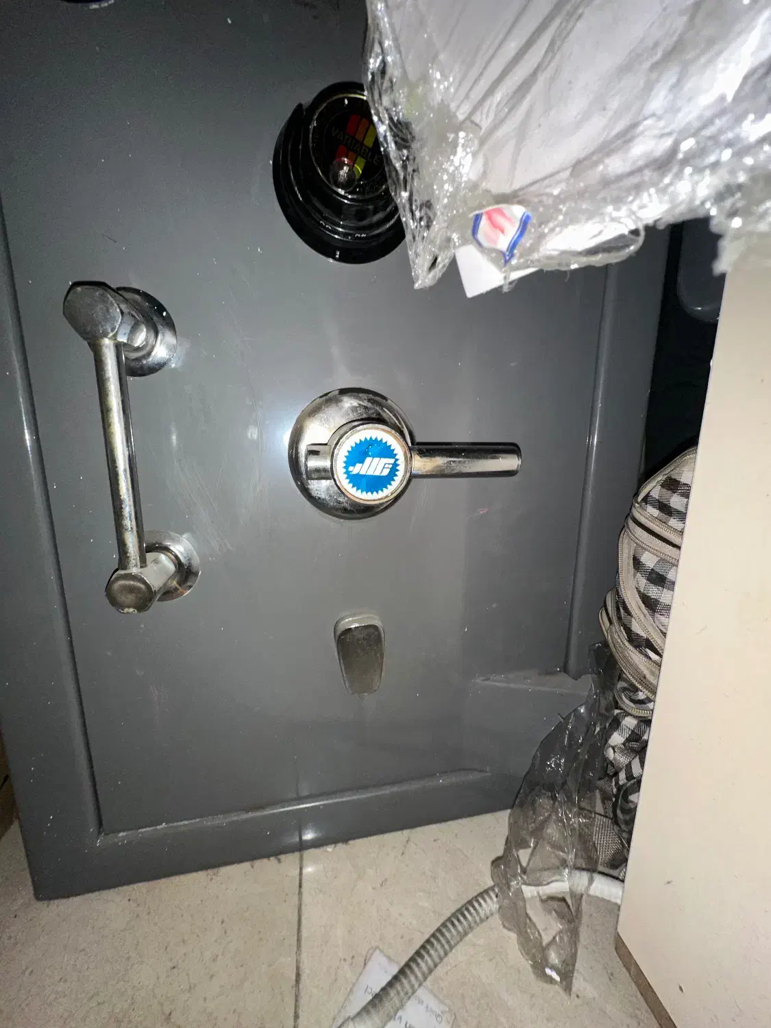 ست ادرای پرده کرکره تابلو نوری گاوصندق تکلان نو|مبلمان اداری|تهران, سازمان برنامه شمالی|دیوار