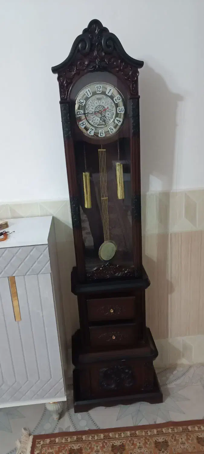 ساعت شیک ایستاده|ساعت دیواری و تزئینی|تربتحیدریه, میدان مرکزی|دیوار