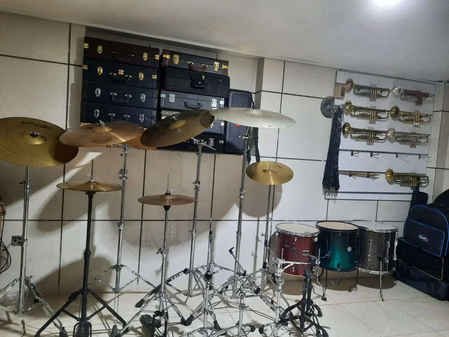 سنج|درام و پرکاشن|برخوار, |دیوار