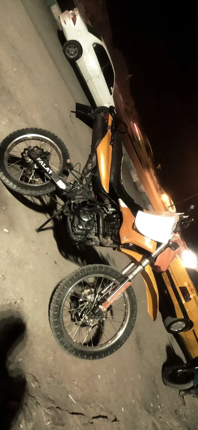 تریل ۲۰۰|موتورسیکلت|سنندج, |دیوار