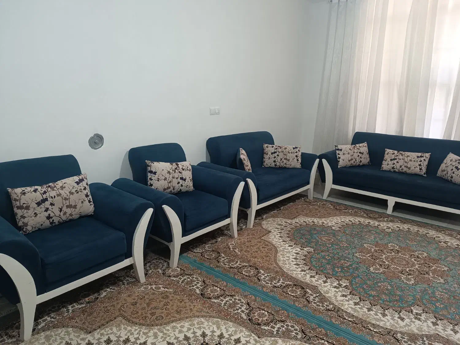 مبل 7نفره با میز بزرگ و 3عدد گل میز و میز تلویزیون|مبلمان خانگی و میز عسلی|شیراز, سعدیه جنوبی|دیوار