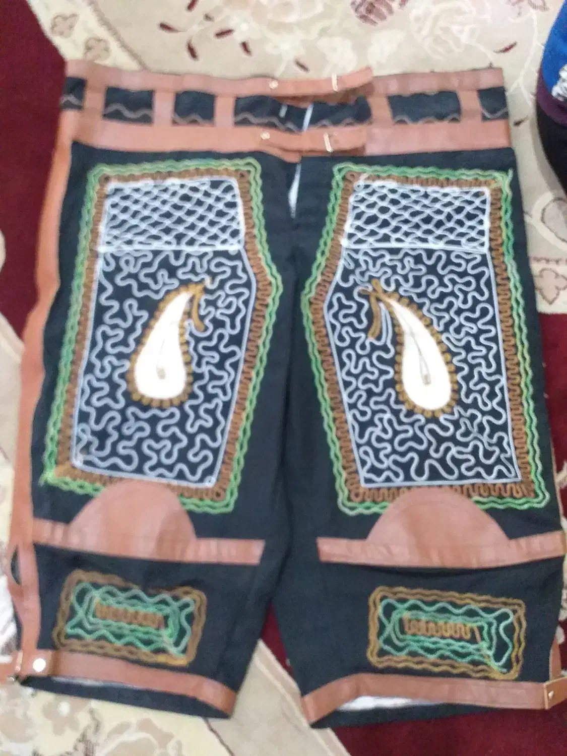 شلوارک باستانی|لباس|تربتحیدریه, فردوسی جنوبی|دیوار