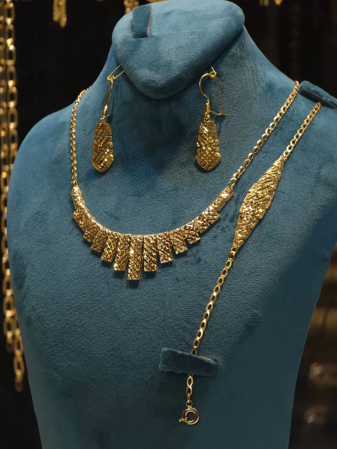 نیم ست یزدی|جواهرات|یزد, |دیوار