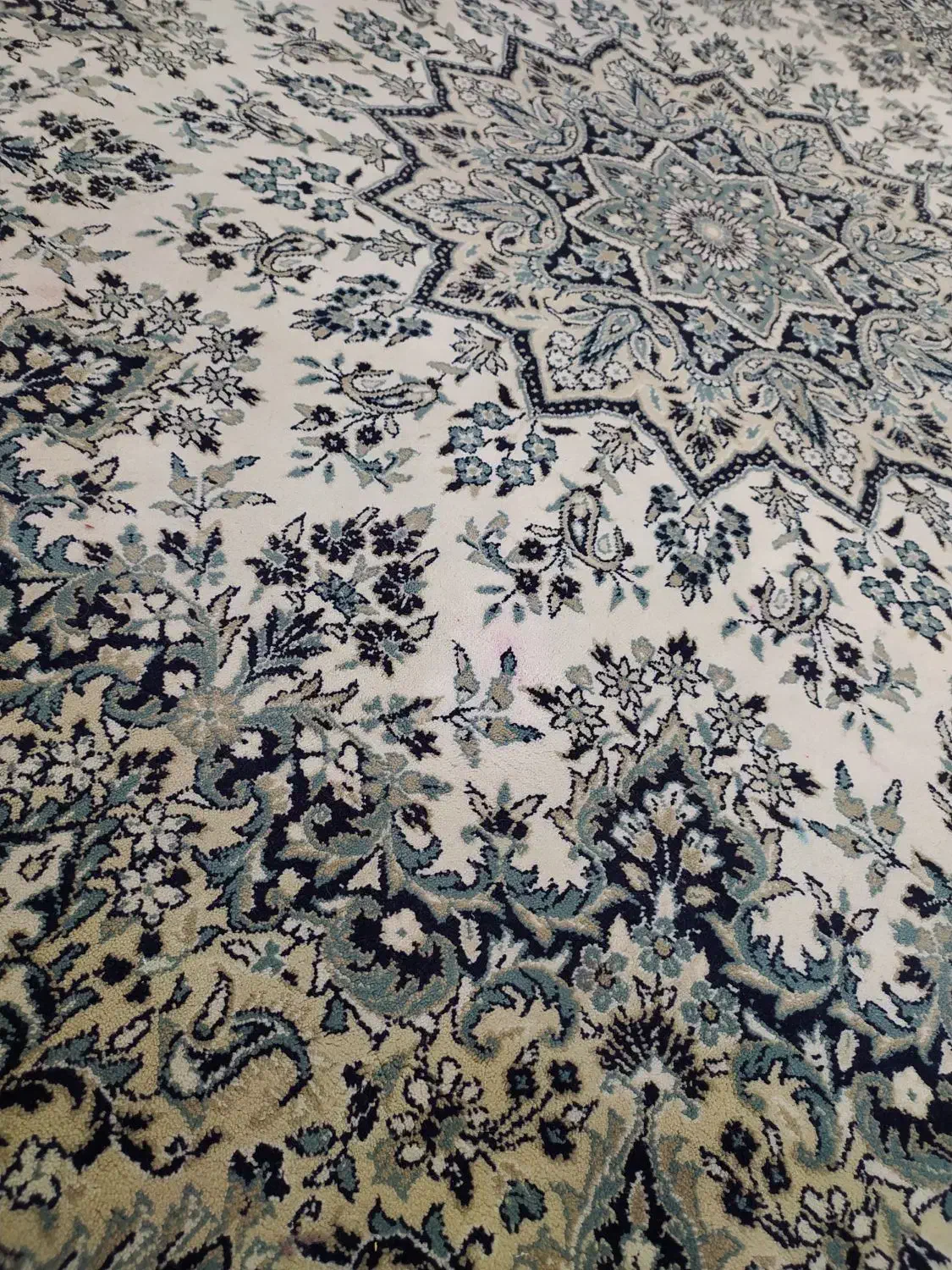 فرش ماشینی گرد|فرش|تهران, نیروی هوایی (پیروزی)|دیوار