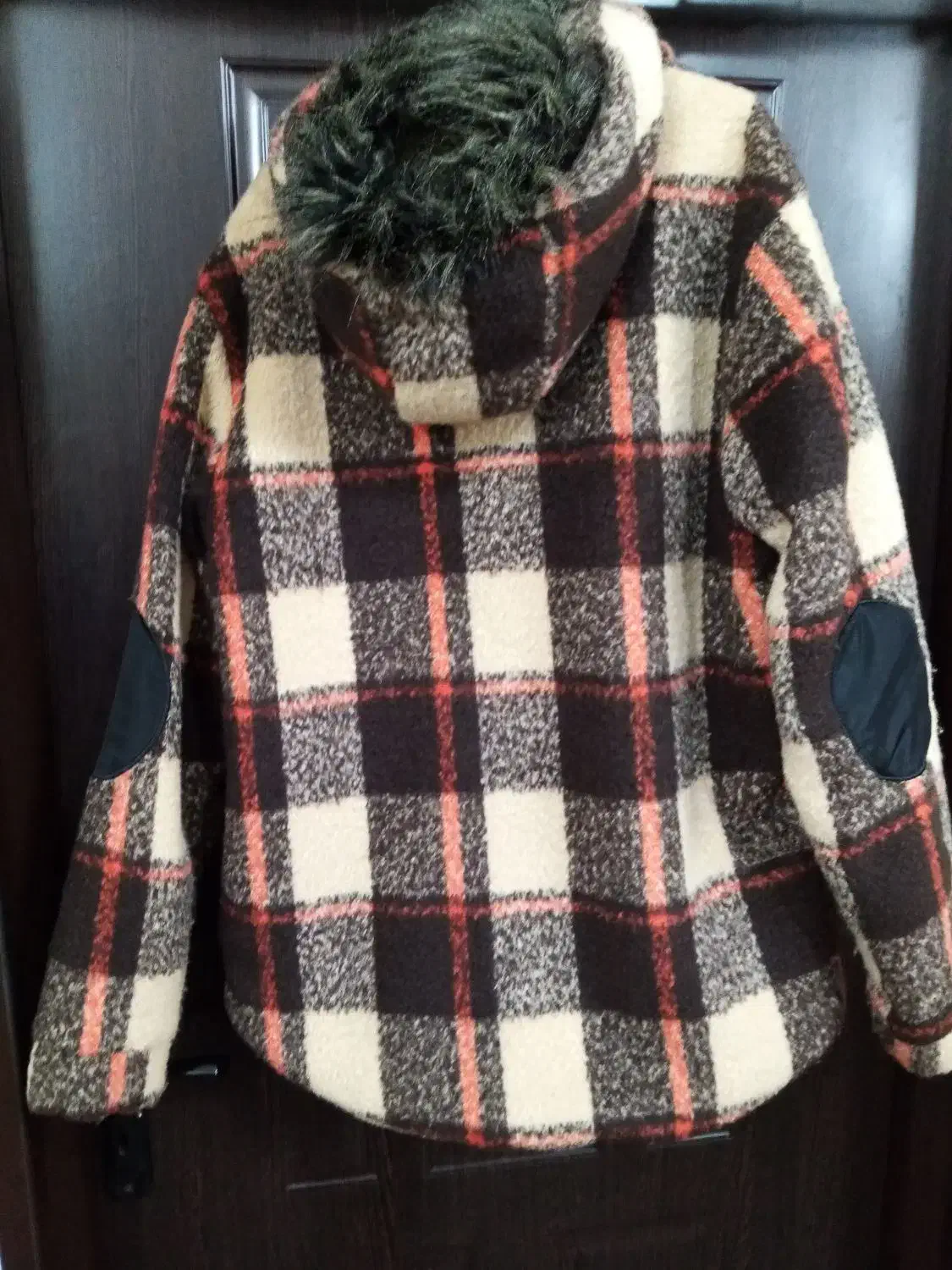 پالتو|لباس|اردبیل, |دیوار