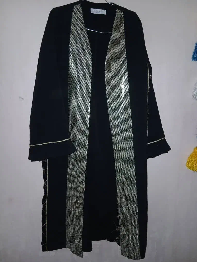 یک‌عدد مانتو نو|لباس|شوشتر, |دیوار