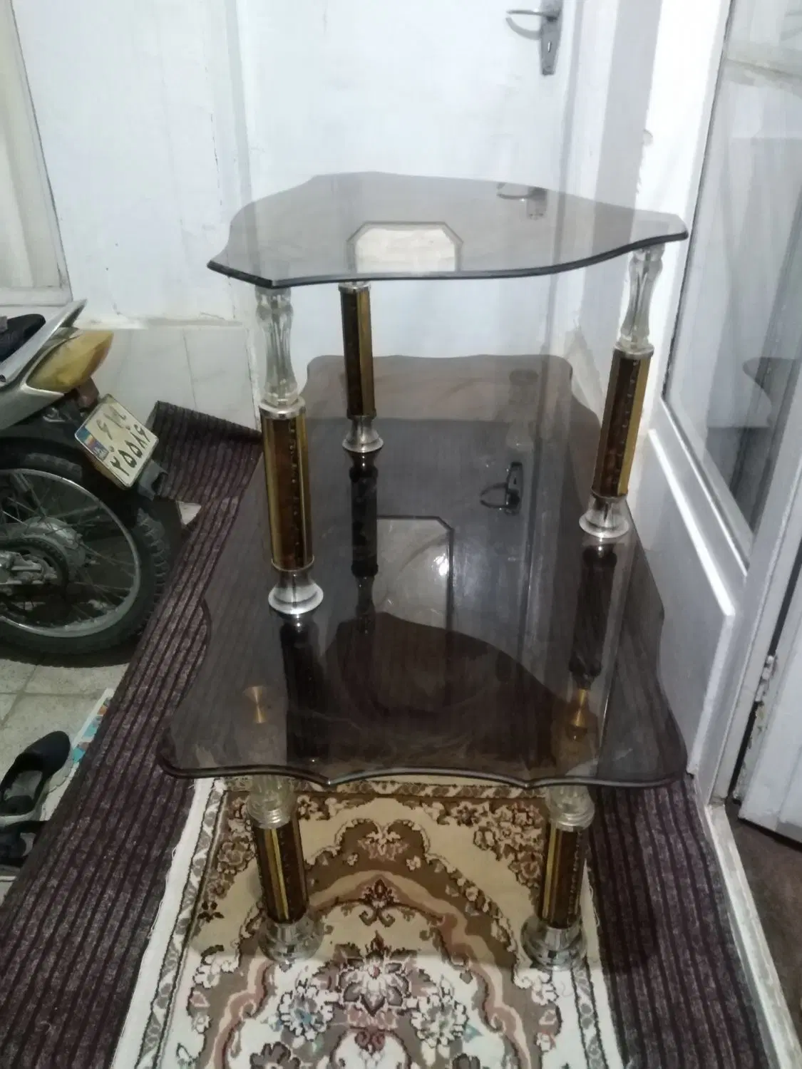 میز شیشه ای|بوفه، ویترین، کنسول|اصفهان, سرتاوه|دیوار
