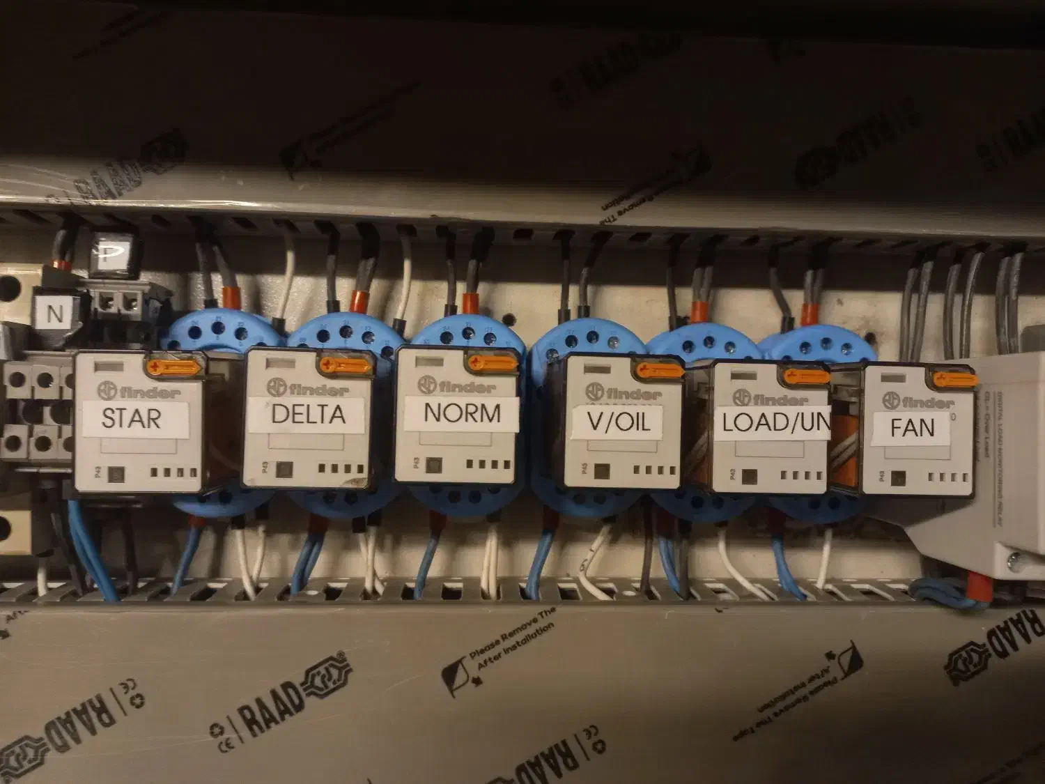 برق ساختمان برق صنعتی/اتصالی/فوری/برقکار/شبانه روز|خدمات پیشه و مهارت|اصفهان, نقش جهان|دیوار