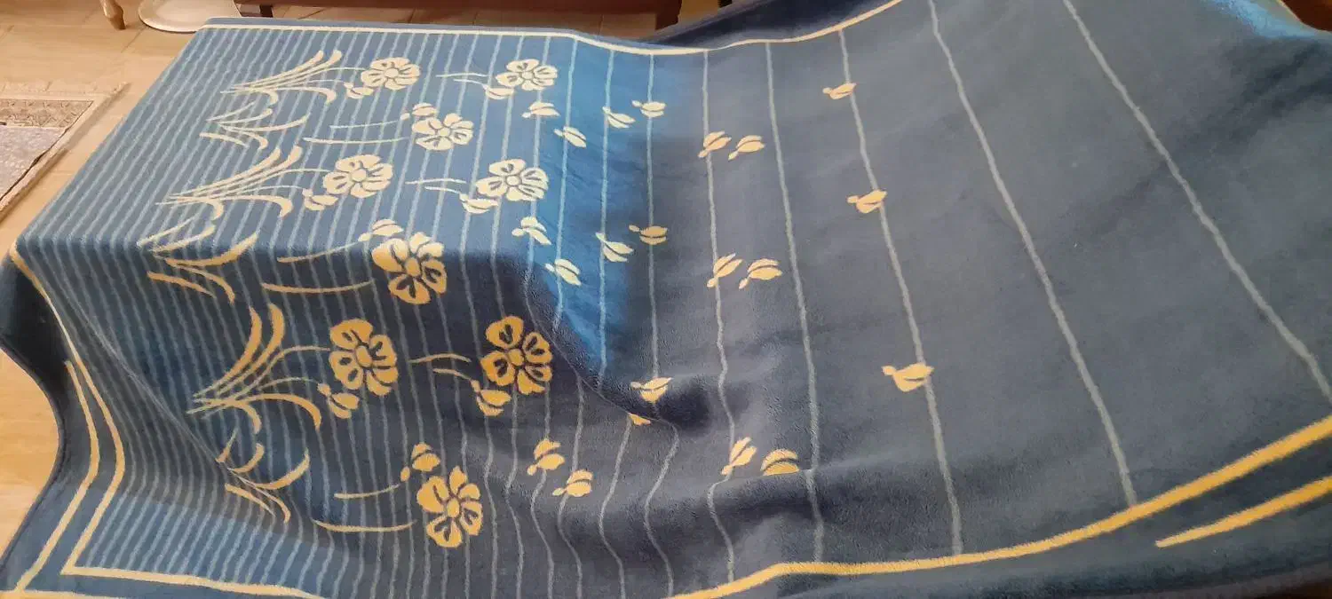 پتوی یکنفره ضخیم و نو|رختخواب، بالش، پتو|کرج, برغان|دیوار