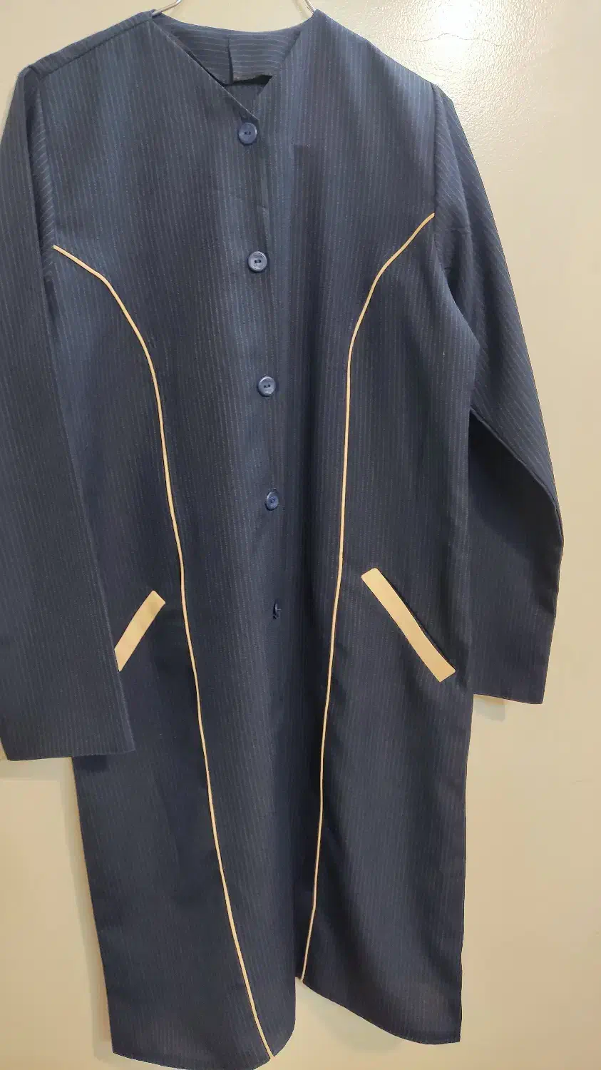 مانتواداری|لباس|کاشان, ولیعصر|دیوار