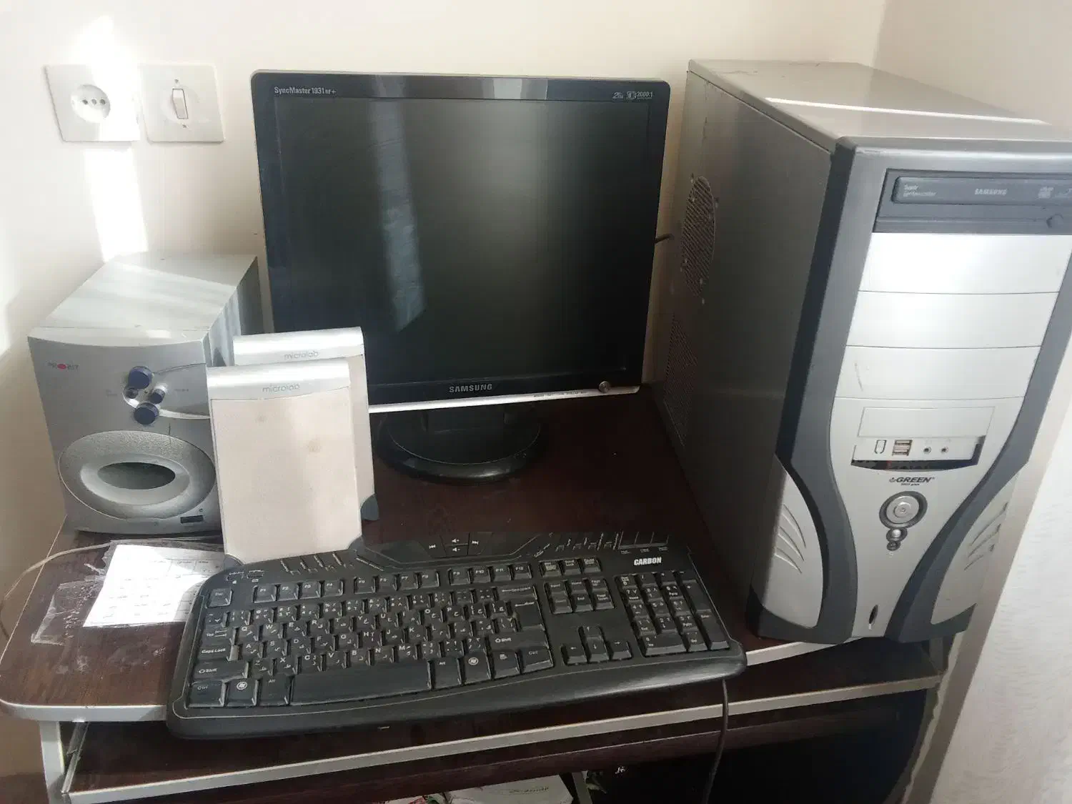 کامپیوتر|رایانه رومیزی|سبزوار, امام خمینی (ناوی)|دیوار