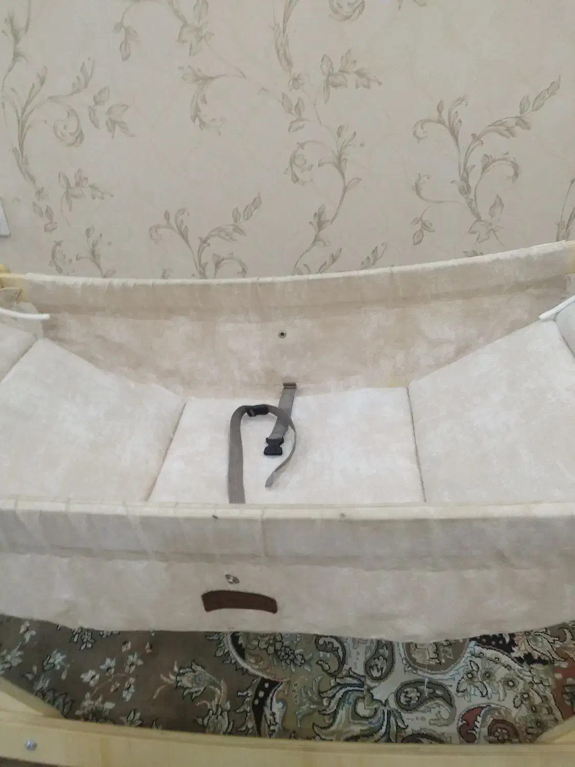 گهواره کنار مادری|تخت و صندلی بچه|فردیس, منظریه|دیوار