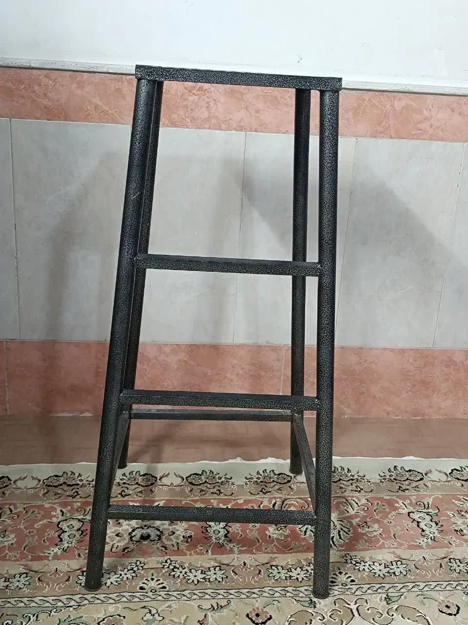 چهار پایه نو با نصف قیمت|صندلی و نیمکت|قم, قلعه کامکار|دیوار