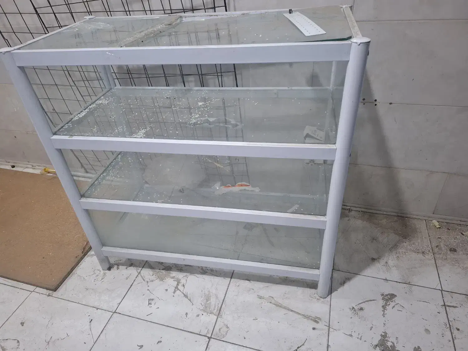 ویترین و میز و چهارپایه مغازه|فروشگاه و مغازه|اسلامشهر, شهرک مفیدی|دیوار