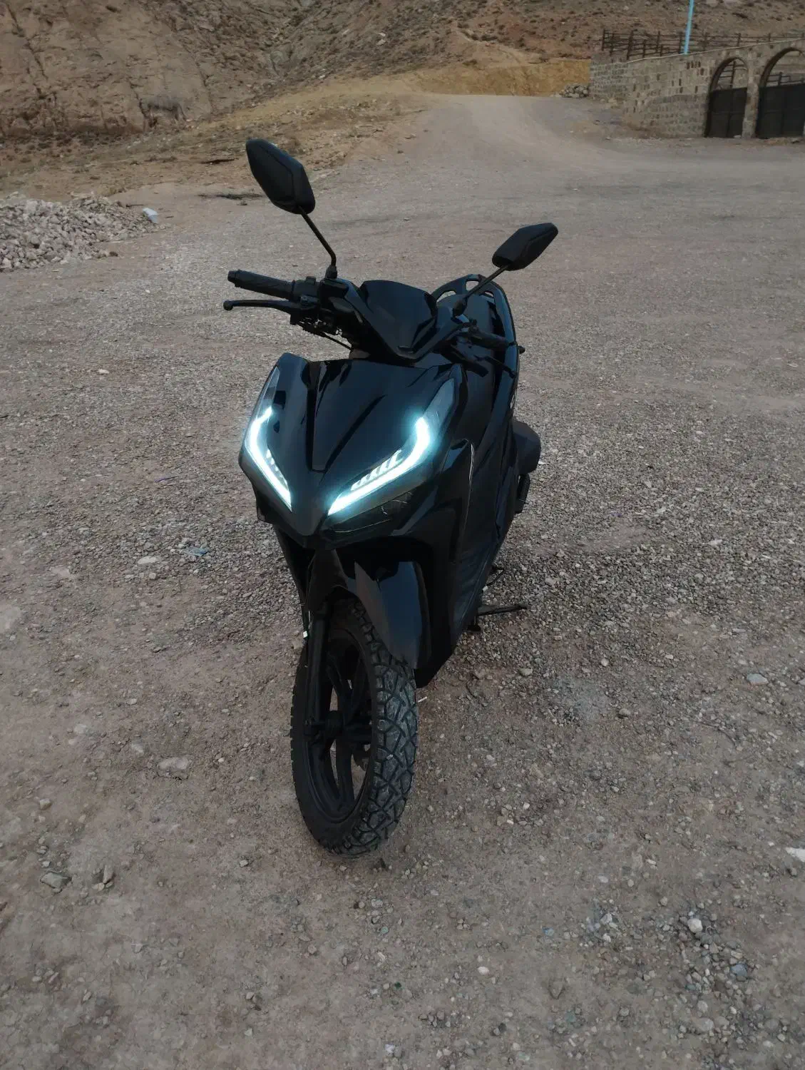 کلیک کم کار|موتورسیکلت|قائن, |دیوار