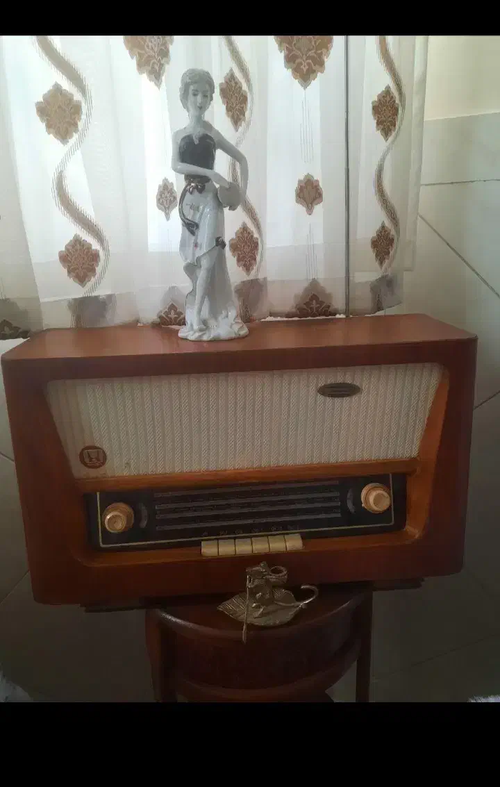 رادیو قدیمی اصلی|کلکسیون اشیاء عتیقه|یاسوج, |دیوار