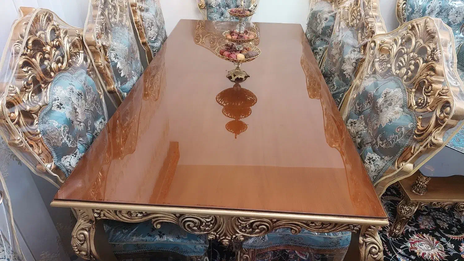 مبل سلطنتی ۹ نفره با میز ناهار خوری ۸ نفره|مبلمان خانگی و میز عسلی|گرمی, |دیوار