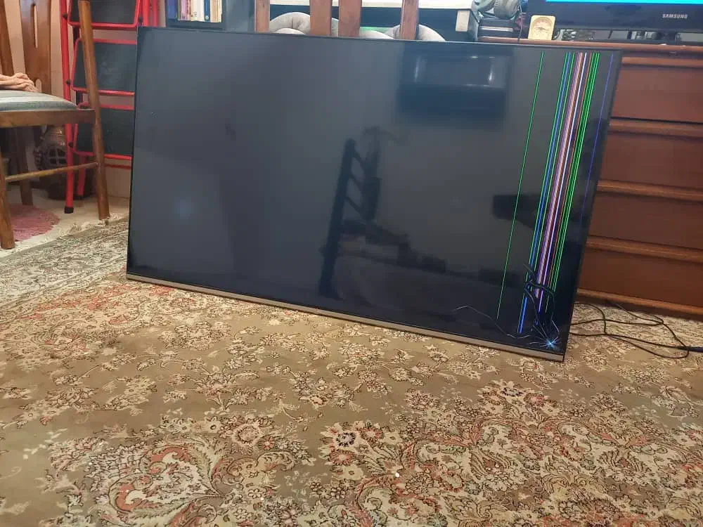 تلویزیون tcl ۵۵ اینچ ضربه خورده تصویر نداره|تلویزیون و پروژکتور|تهران, شهرک آپادانا|دیوار