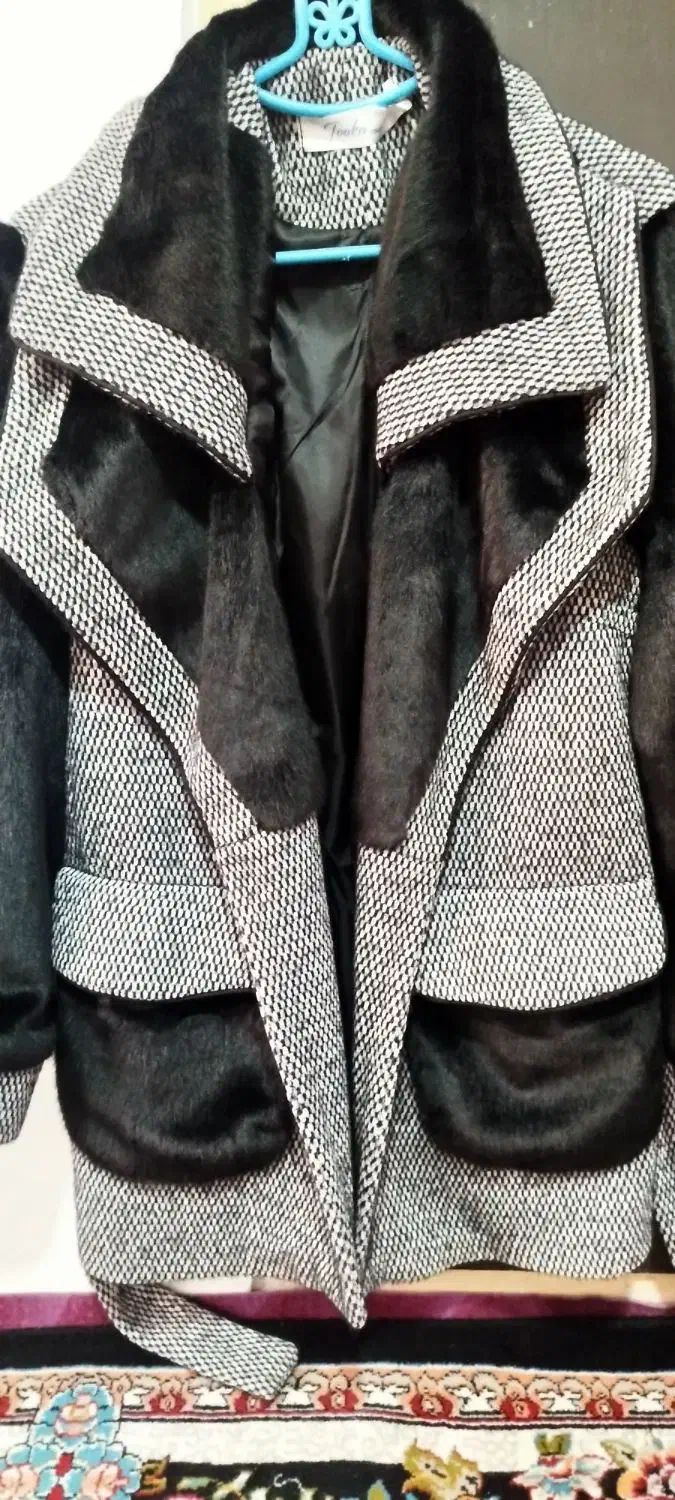 پالتو|لباس|اهر, |دیوار