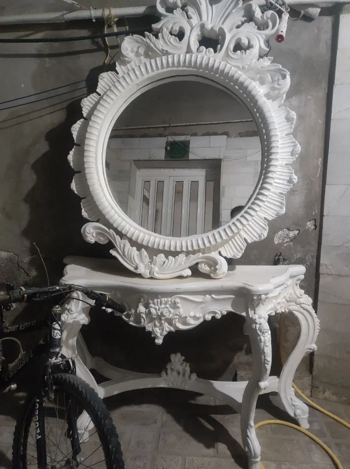 اینه کنسول و دوچرخه|بوفه، ویترین، کنسول|قروه, |دیوار