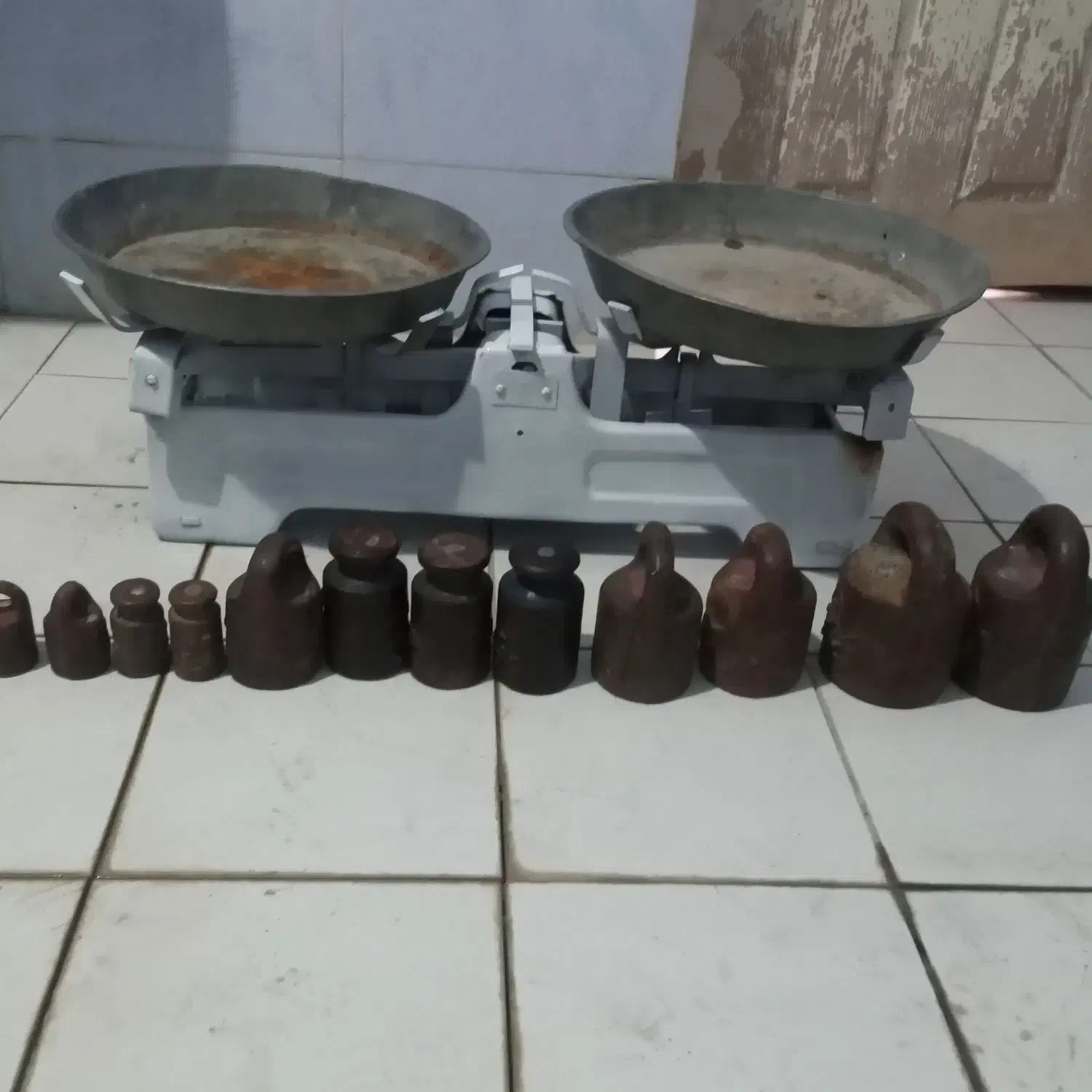 گیف....ترازو همراه با ۳۰ کیلو وزنه‌|ابزارآلات|ایلام, |دیوار