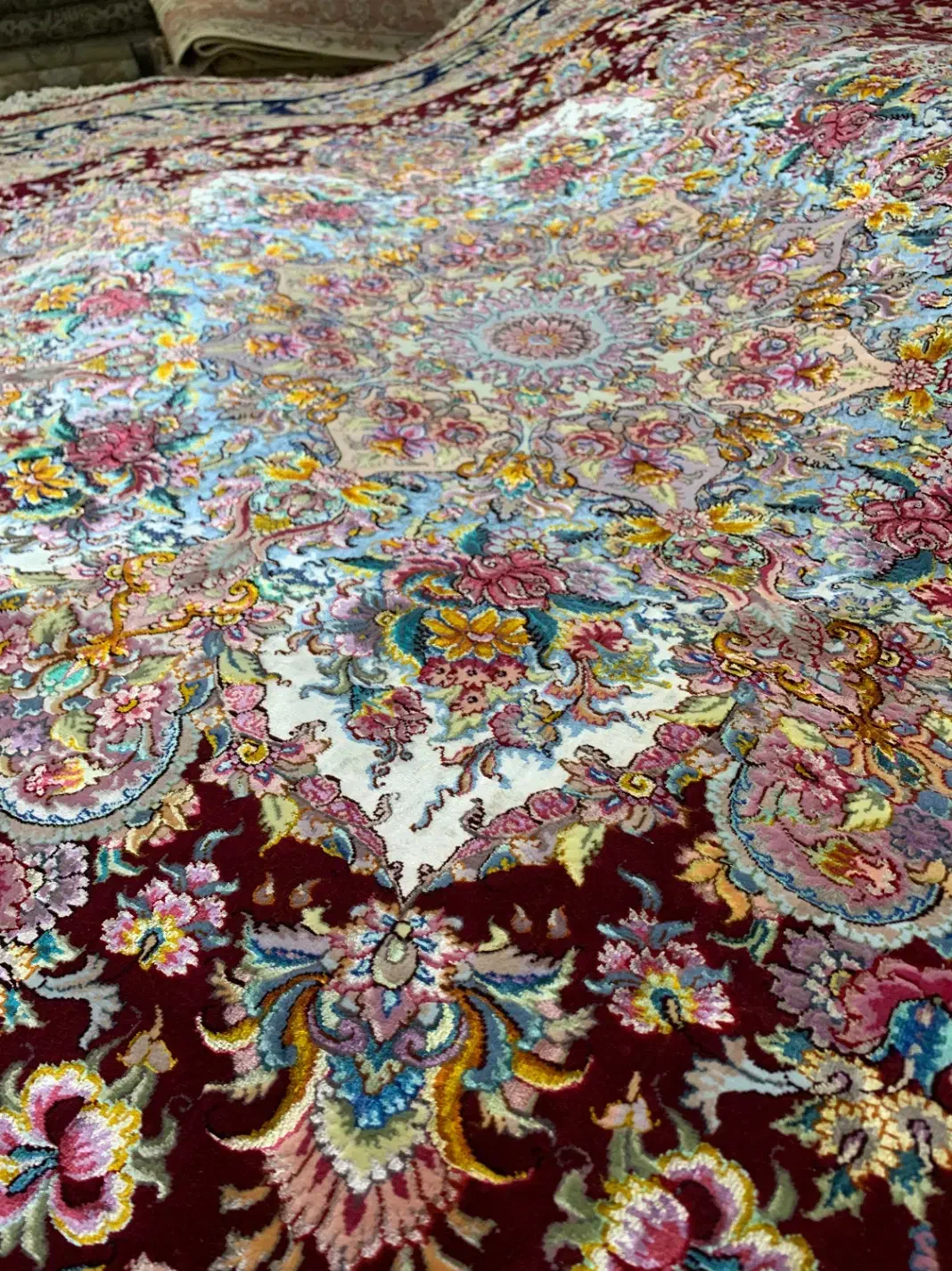(فرش حق زاده)گرد قطر۳متر خطیبی چله گل ابریشم۵۰رج|فرش|تبریز, |دیوار