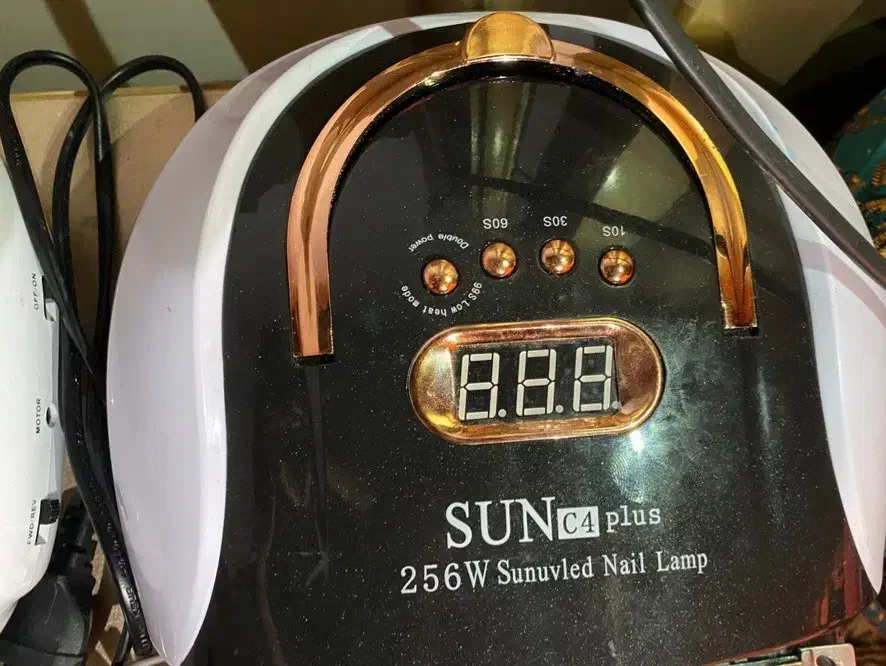 دستگاه یووی و سوهان کشی|آرایشی، بهداشتی، درمانی|آمل, |دیوار