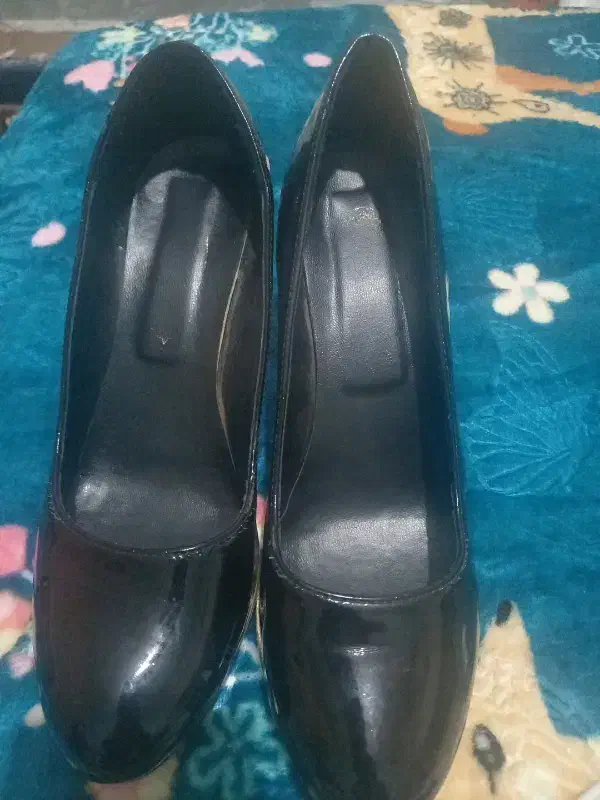 کفش ورنی پاشنه دار سالم بدن خرابی|کیف، کفش، کمربند|شاهینشهر, گرگاب|دیوار