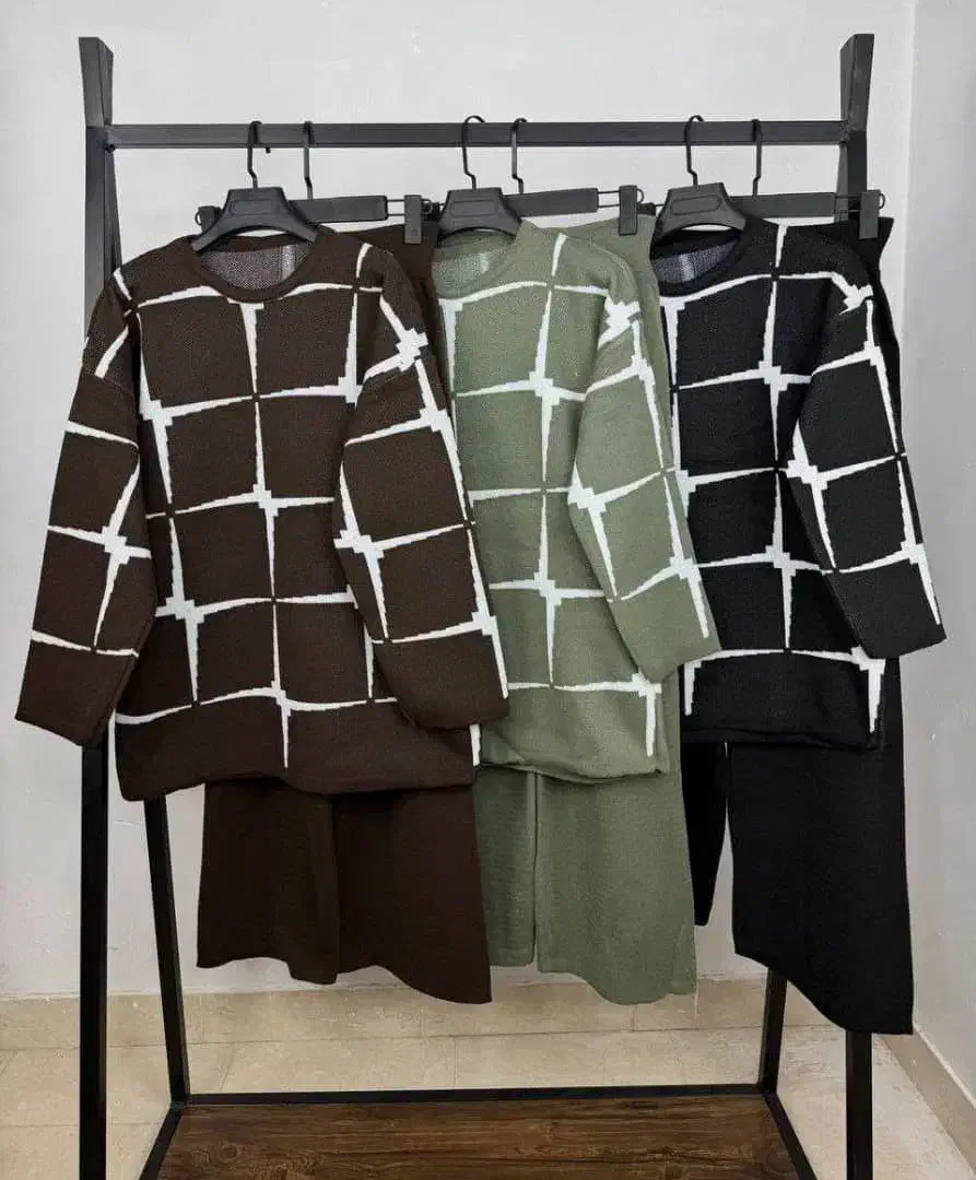 کاپشن|لباس|بهمن, |دیوار