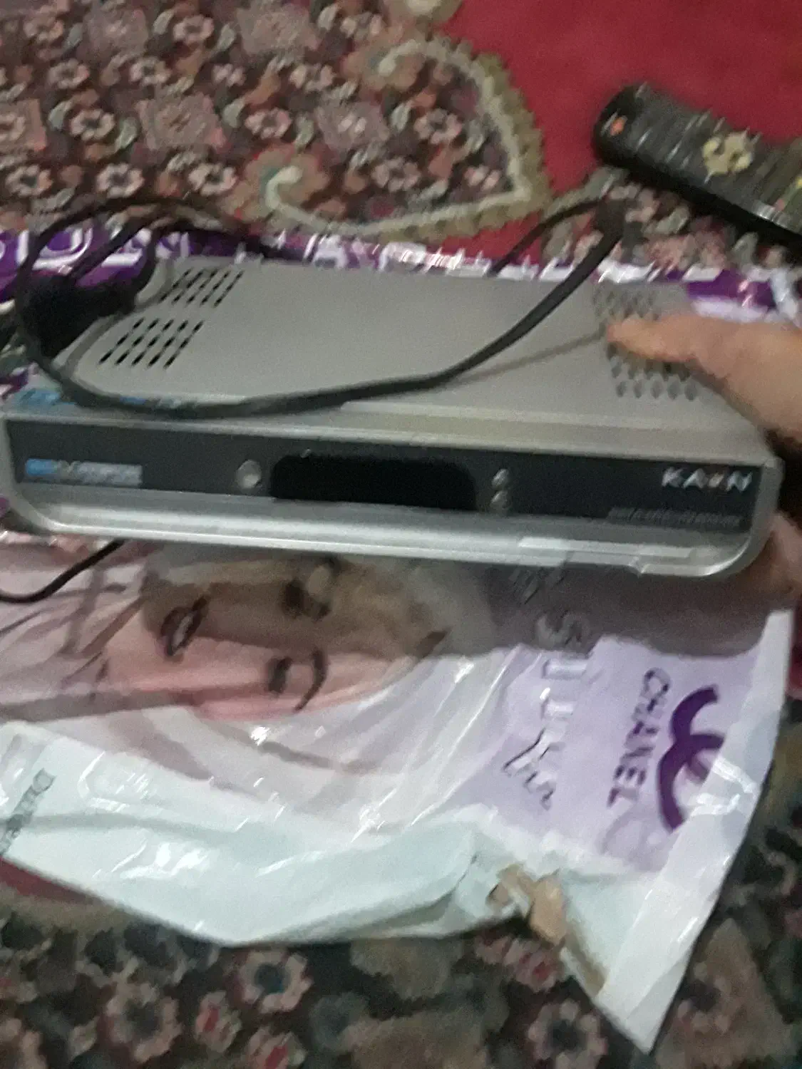 یک دستگاه گیرنده kAon در حد نو|صوتی و تصویری|میانه, |دیوار