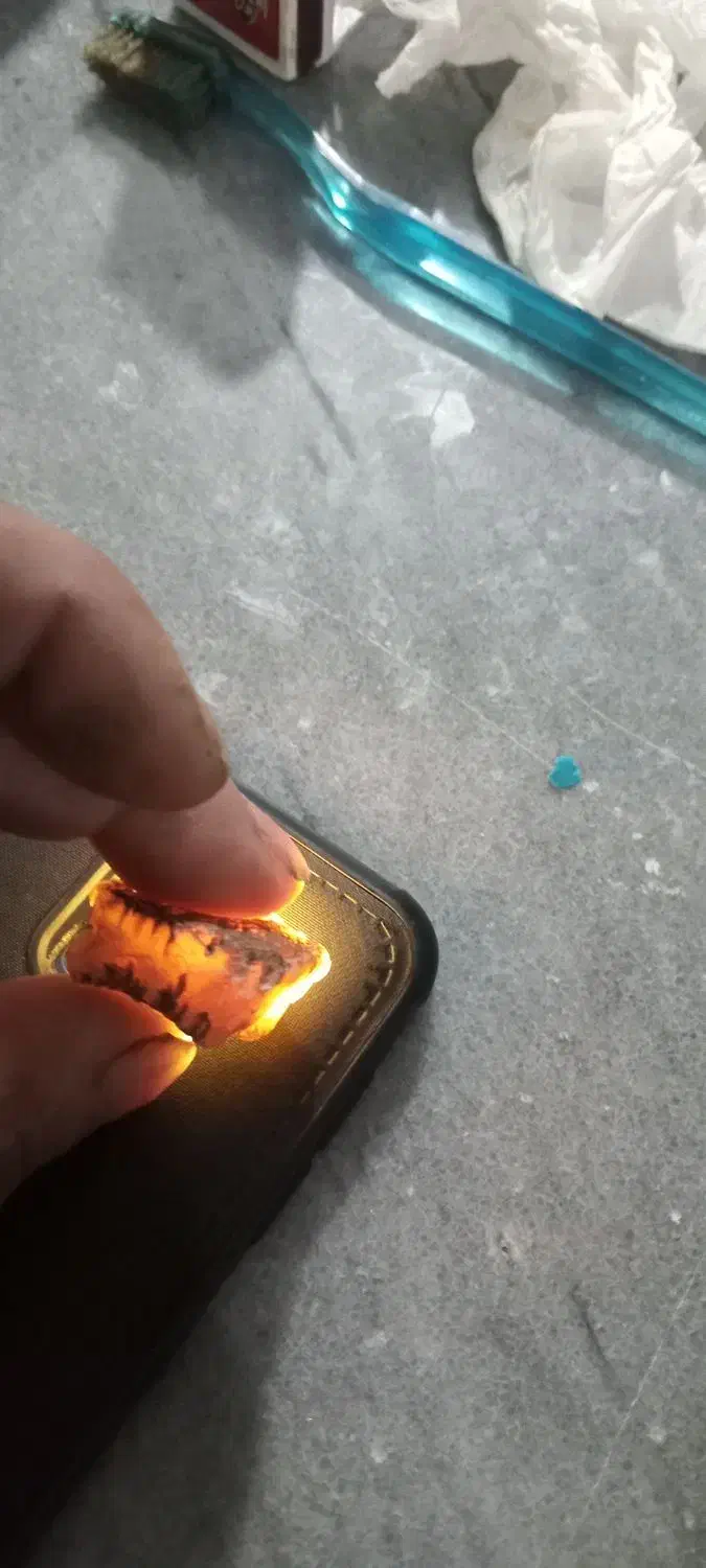 سنگ احتمالا کهربا یا شجر نمیدونم .اویزی گبری کهنه|جواهرات|ساوه, |دیوار