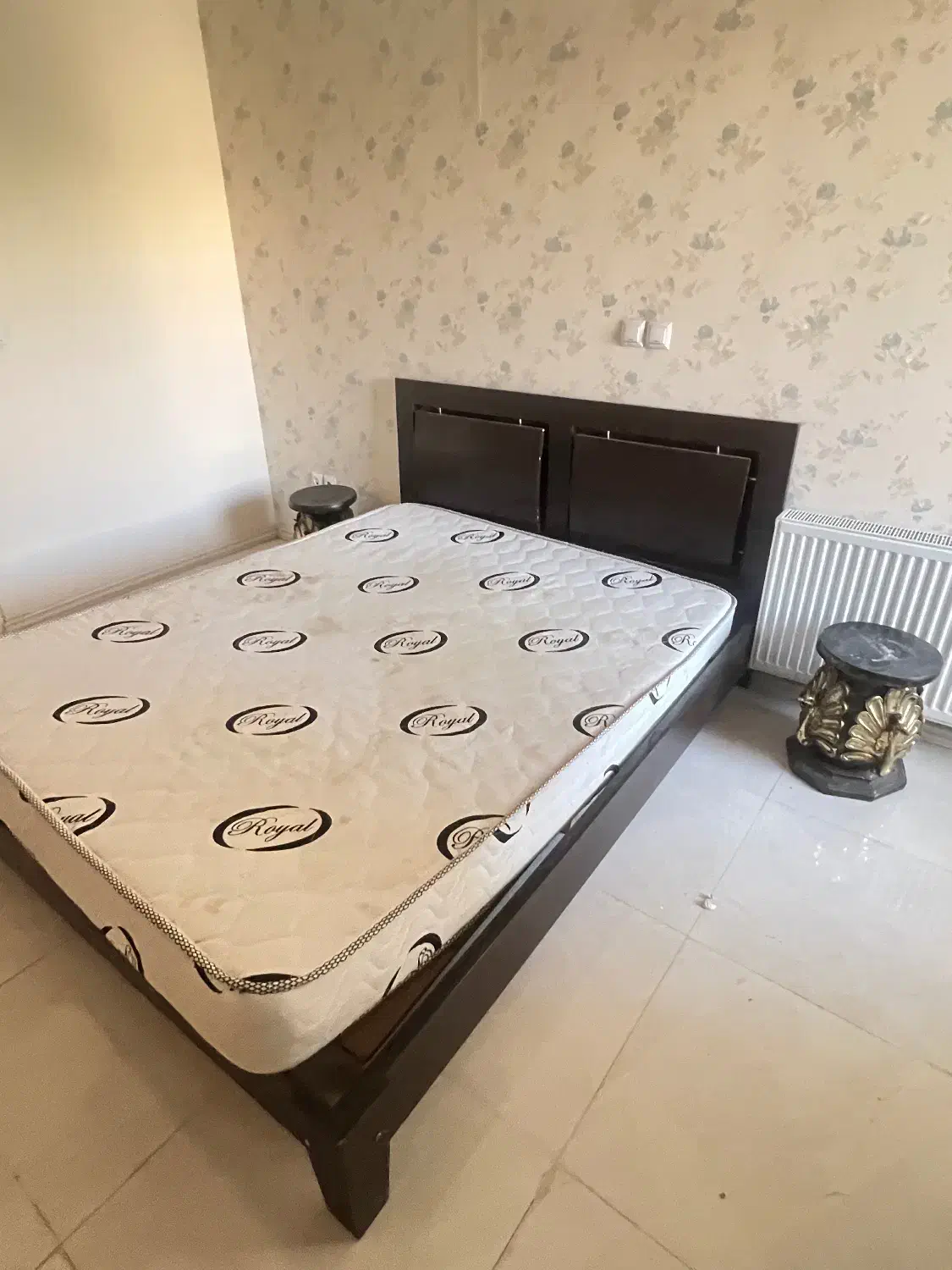 مبل ۷ نفره همراه با تخت دو نفره در حد نو|مبلمان خانگی و میز عسلی|شیراز, شهرک آرین|دیوار