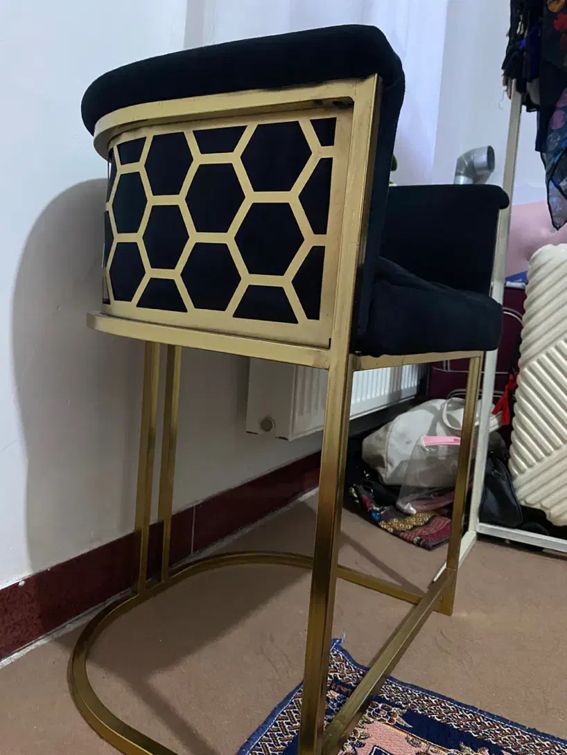 فروش میز ناخنکار ۲صندلی و قفسه لاک|آرایشگاه و سالن‌های زیبایی|پارس‌آباد, |دیوار