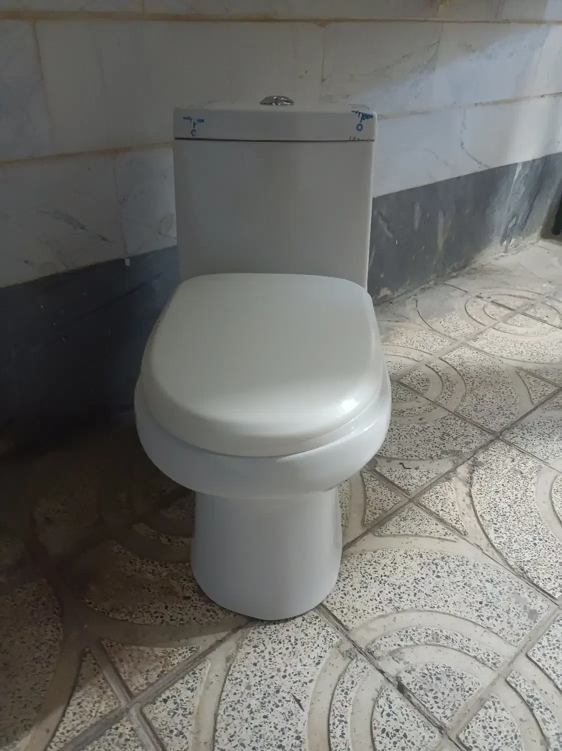 توالت فرنگی در حد نو و کامل سالم|لوازم سرویس بهداشتی|بهارستان, |دیوار